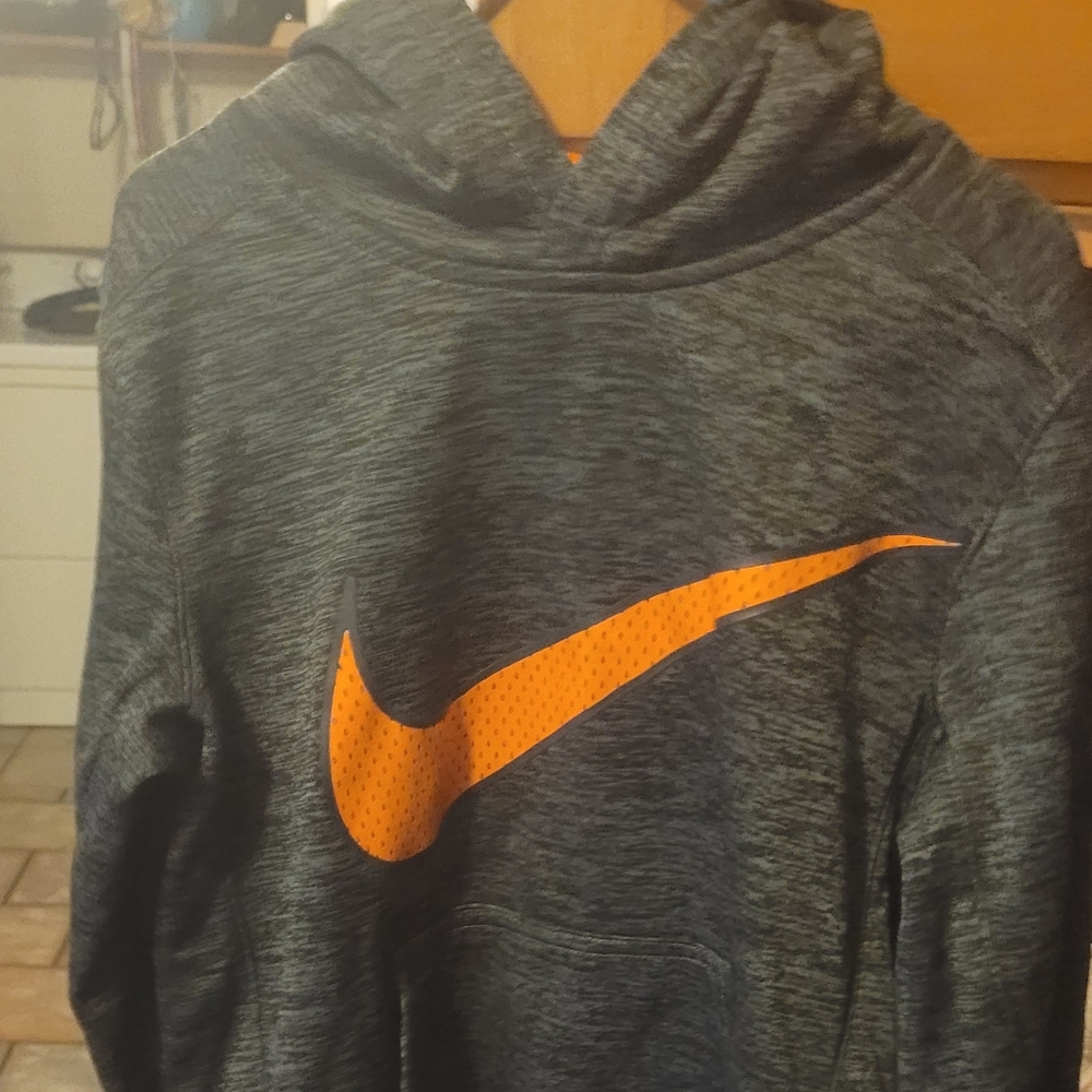 Boys size 7 Nike dri fit sweatshirt